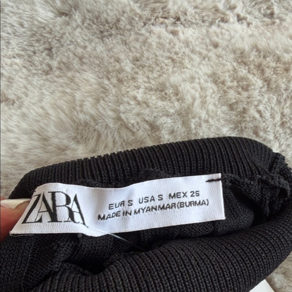 Zara Black Ribbed Knit Accessory - Picture 3 of 4